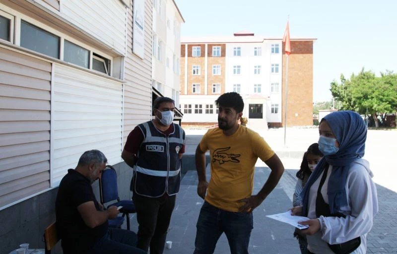 Navigasyonun azizliğine uğradı sınava geç kaldı
