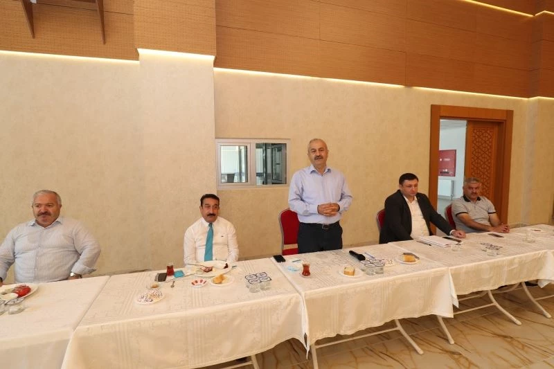 Başkan Büyükgöz esnaflarla istişarede buluştu
