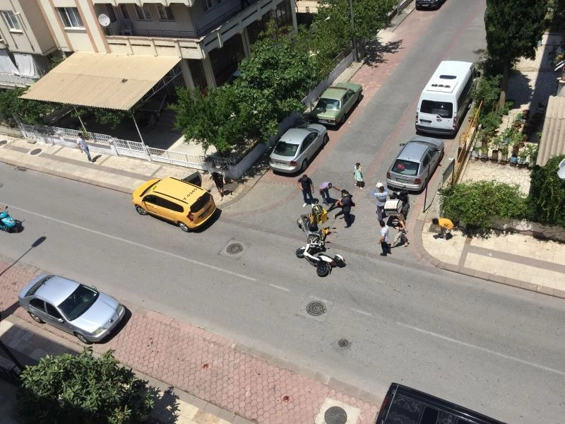 Kazaya karışan yabancı uyruklu şüpheliler, kaçmak isterken vatandaş engeline takıldı
