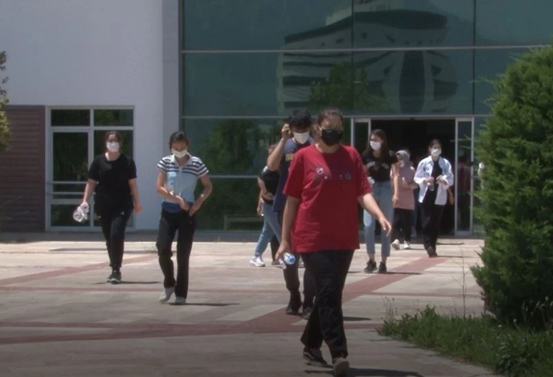 YKS’nin 2. oturumu sona erdi: Kimi kolay, kimi ise zor dedi
