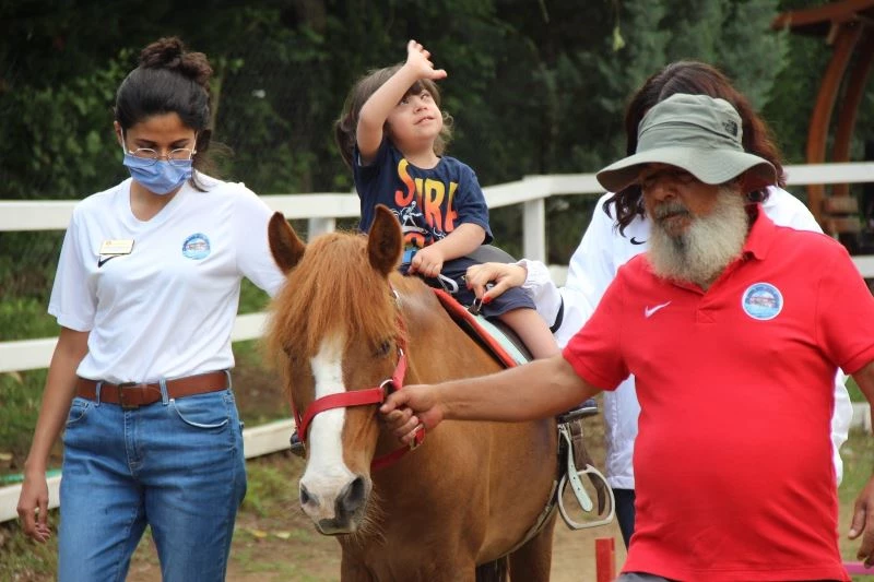 Doktorlar yürüyemez dedi, ilk adımı annesini ağlattı
