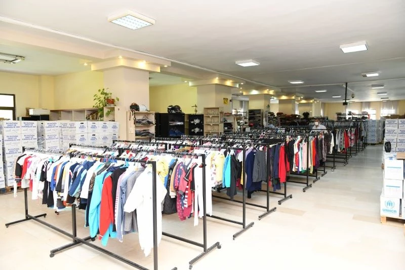 Derman Çarşısı ihtiyaç sahibi ailelerin en büyük destekçisi oldu
