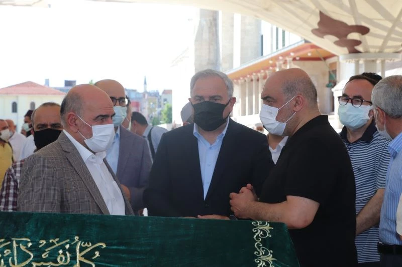 Şeyhülkurrâ Hafız Mikdat Temiztürk hoca Fatih’te son yolculuğuna uğurlandı
