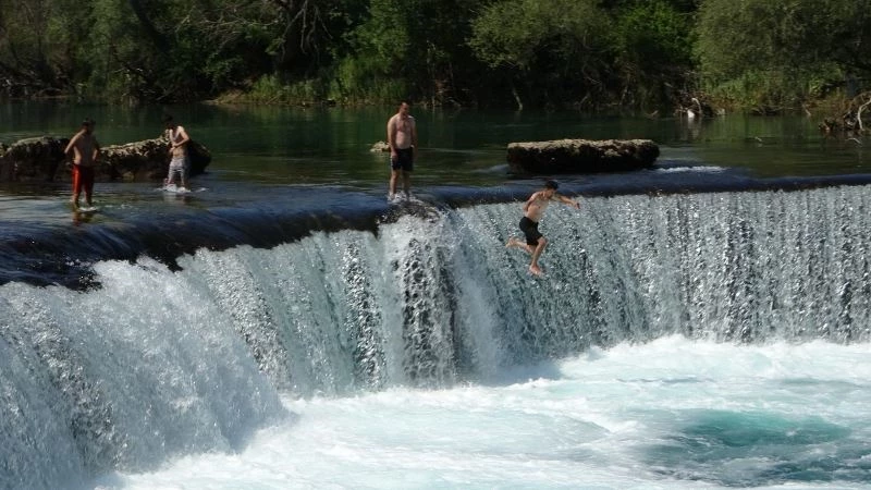 (Özel) Manavgat Şelalesinde ölümüne serinlik
