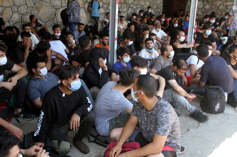Fethiye’de 120 kaçak göçmen tekneye biner binmez yakalandı
