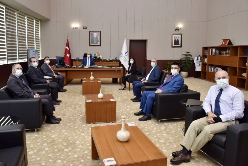 Manisa CBÜ Yabancı Diller Yüksekokulu yeniden akredite edildi
