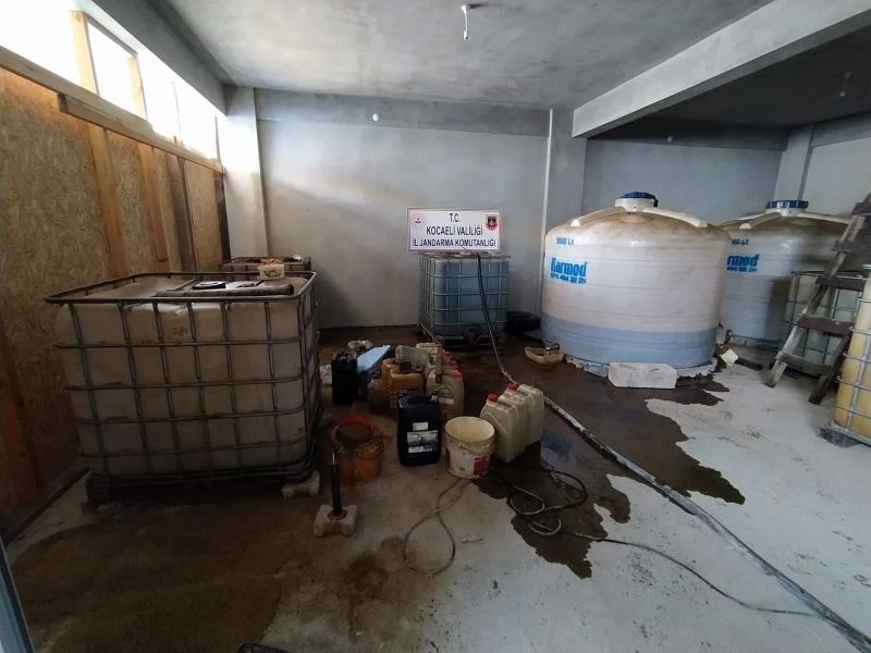 4 bin litre kaçak akaryakıt piyasaya sürülmek üzereyken ele geçirildi
