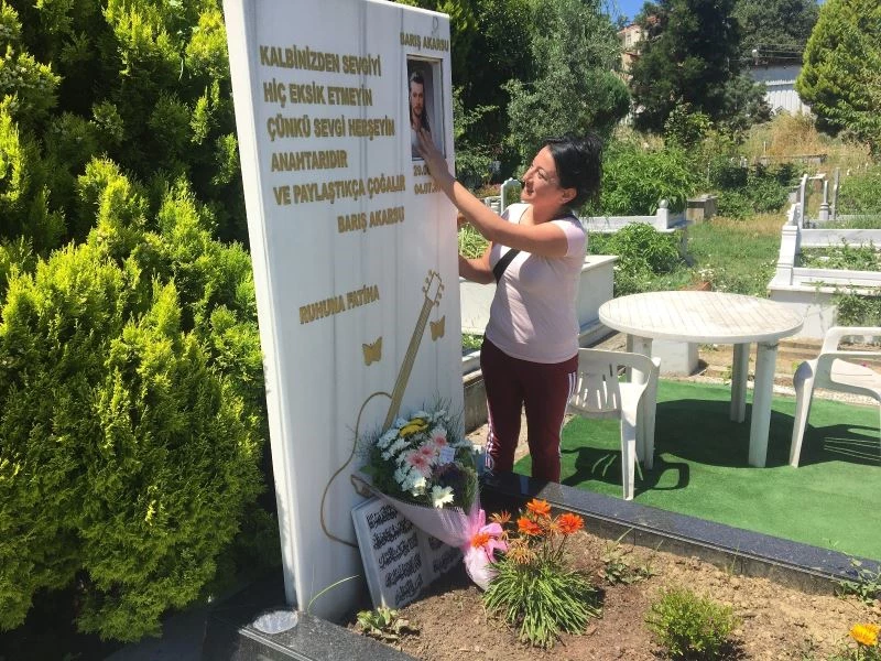 Barış Akarsu doğum yıl dönümünde kabri başında anıldı
