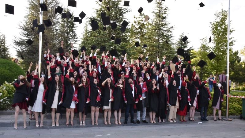 Selçuk Üniversitesi Tıp Fakültesinden 173 öğrenci mezun oldu
