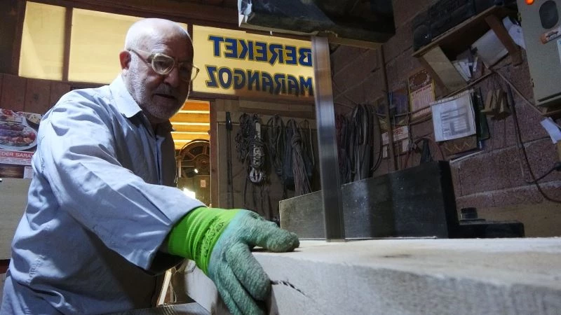 50 yıllık marangoz ustası Mehmet dede, aşkla yaptığı işten hiç şikayet almadı
