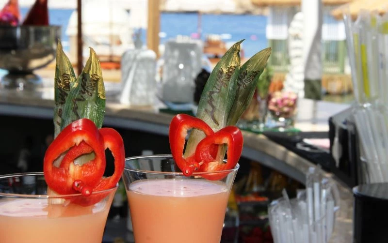 Bentonit kilinden kokteyl yaptılar, yerli ve yabancı turistlerin ilgi odağı oldu
