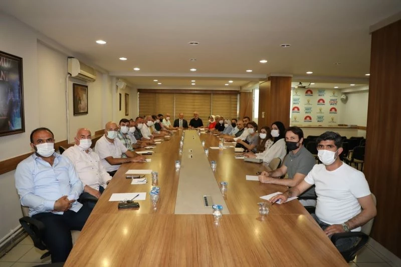 Belediye Başkanı Özlü, projelerini partisiyle paylaştı
