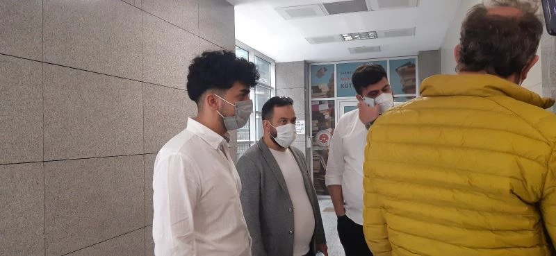 Kuryeyi alıkoyduğu iddia edilen İpek Hattat hakim karşısında
