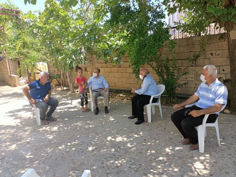 Süleyman Kılınç, ekinleri yanan çiftçileri ziyaret etti
