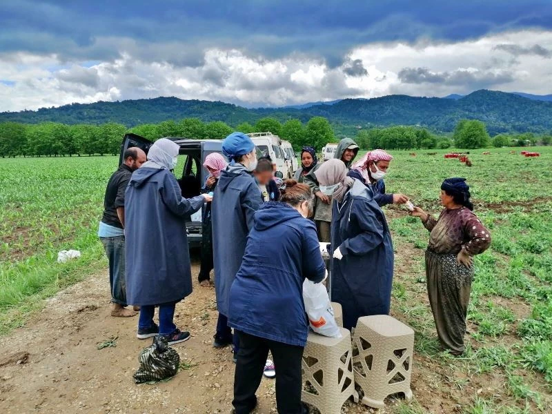 Sağlıkçıların anlamlı kampanyası çocukları sevindirdi
