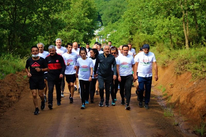 Önce yürüyüş yaptılar, sonra didik didik temizlediler
