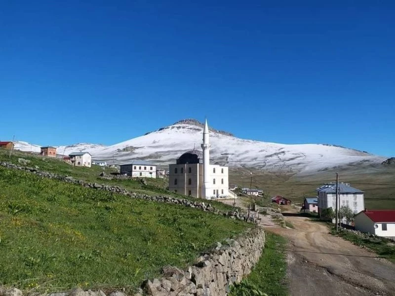 Doğu Karadeniz yaylalarında Haziran ayında kar süprizi
