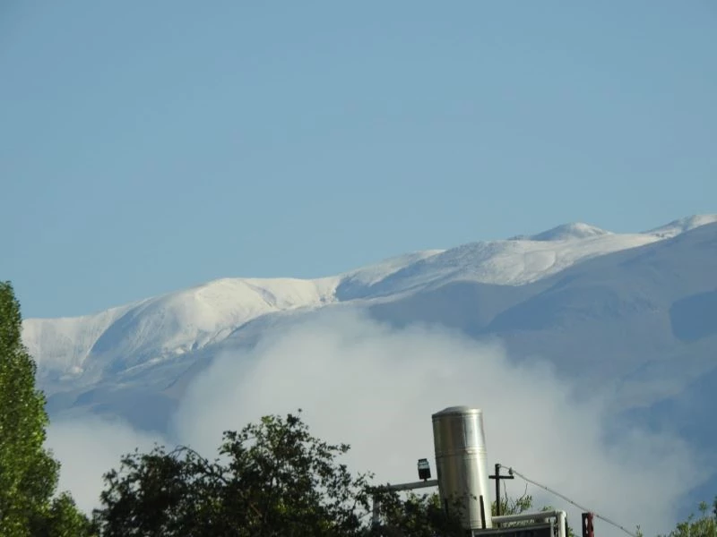 Erzincan’da Esence Dağı’na Haziran ayında kar yağdı
