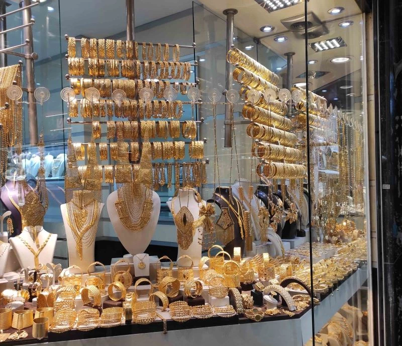 Düğün sezonunun açılmasıyla altına talep arttı
