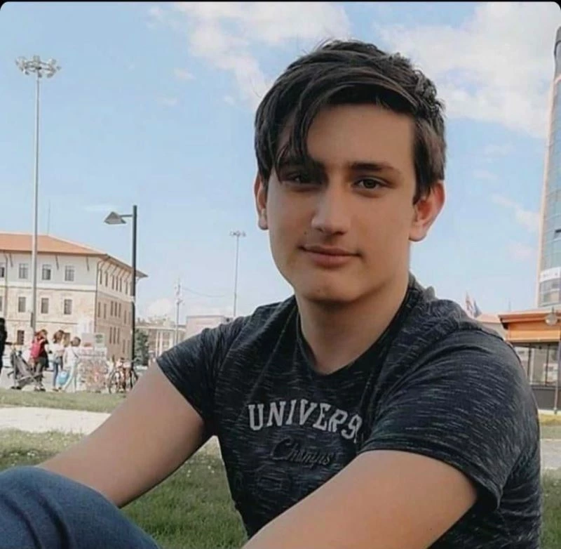 Mezuniyetini göremedi, gözyaşları ile uğurlandı
