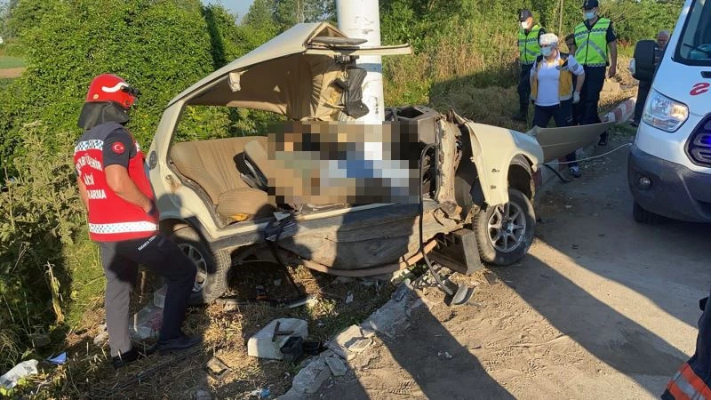 Ortadan ikiye bölünen araçtan cansız bedeni çıktı
