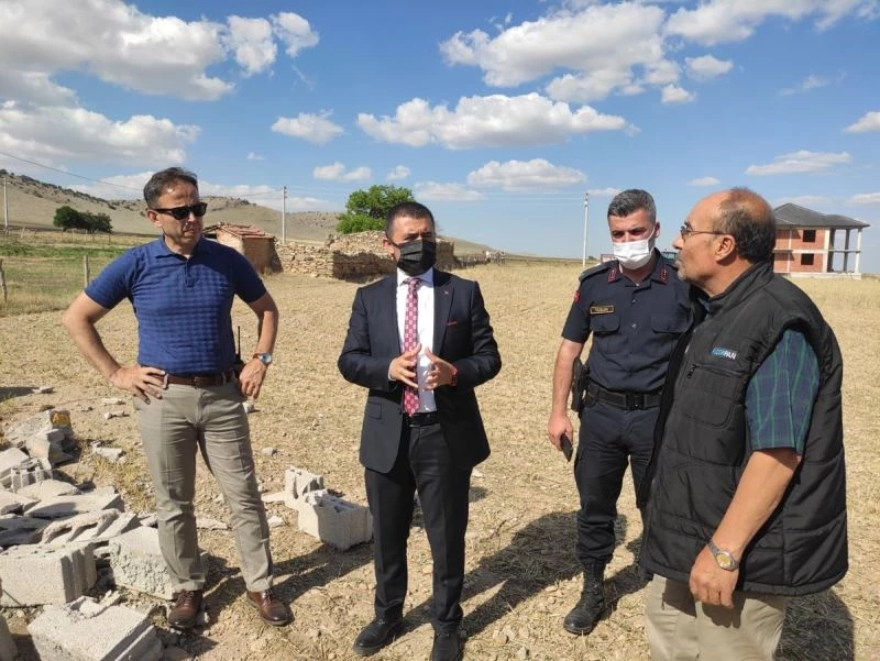 Çöken ağılda enkaz kaldırma çalışmaları devam ediyor
