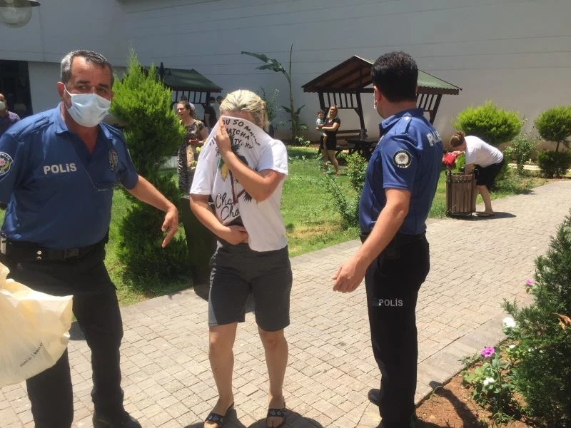 Rezidansta eşi tarafından bıçaklanan koca öldü
