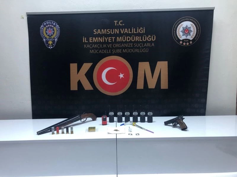 Samsun’da kendilerine polis süsü verip gasp yapan 8 kişi yakalandı
