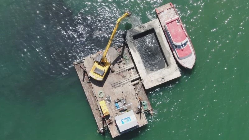 Van Gölü’nde kötü kokuya neden olan dip çamur temizliği başladı
