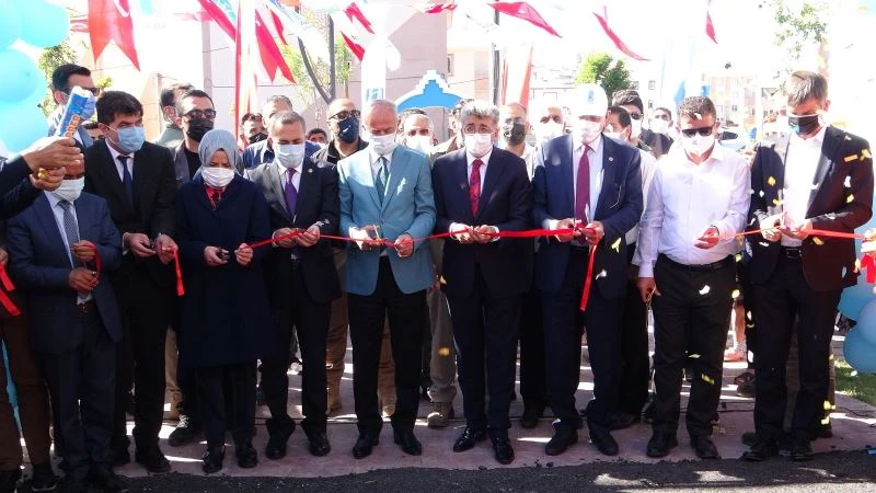 Tuşba Belediyesinin ‘İbrahim Öngün Parkı’ hizmete açıldı
