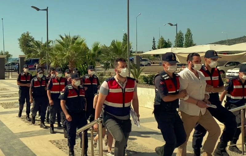 Beyzbol sopalı, baltalı yağma çetesi şüphelileri adliyeye sevk edildi
