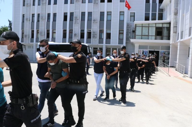 Devleti milyonlarca lira zarara sokan suç örgütü, adliyeye sevk edildi
