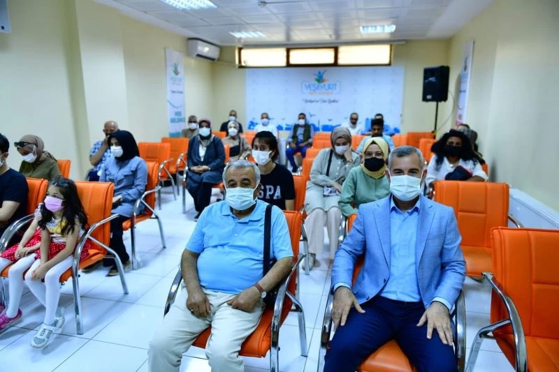 Mehmet Çınar, fotoğrafçılık kursunu ziyaret etti
