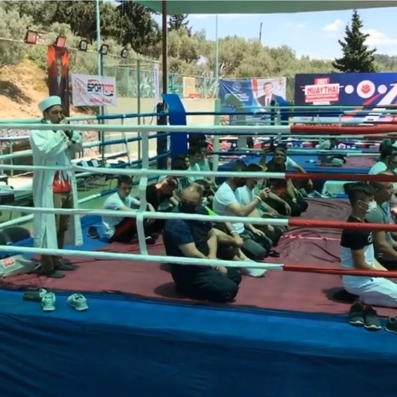 Ringde cuma namazı kıldılar
