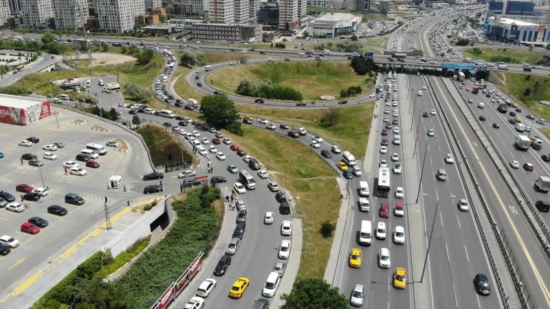 Haftalar sonra kısıtlamasız ilk cumartesi günü İstanbullular sokağa akın etti
