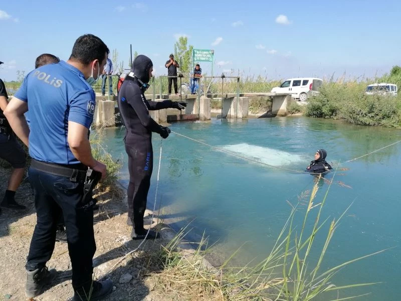 Sulama kanalındaki kazalı araç, polisi alarma geçirdi

