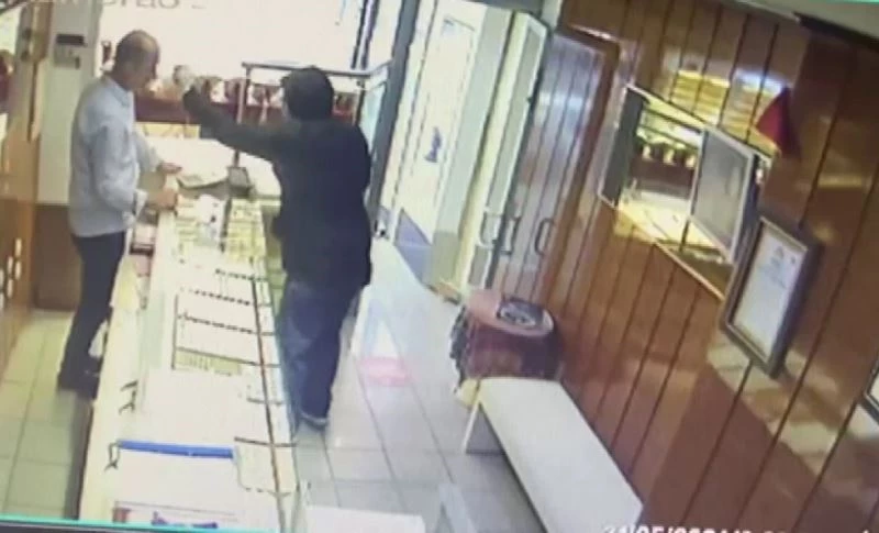 Kuyumcu’da biber gazlı gasp kamerada
