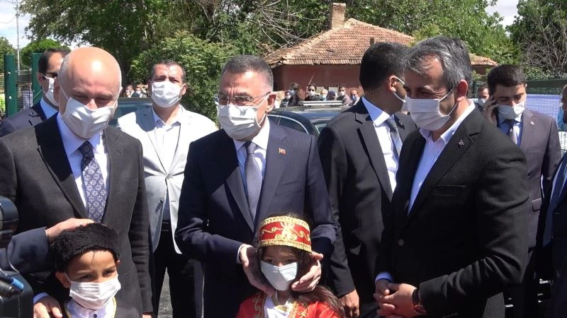 Cumhurbaşkanı Yardımcısı Oktay’dan YHT şantiyesinde inceleme
