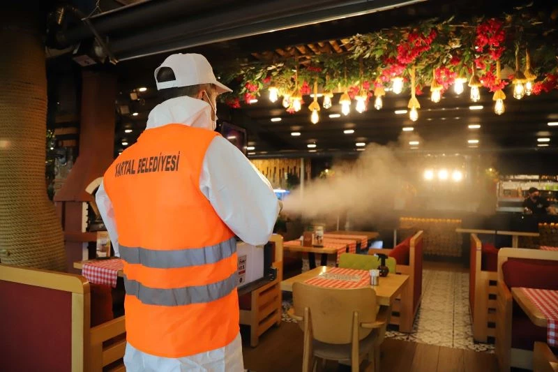 Kartal Belediyesi tarafından kafe ve restoranlar dezenfekte ediliyor
