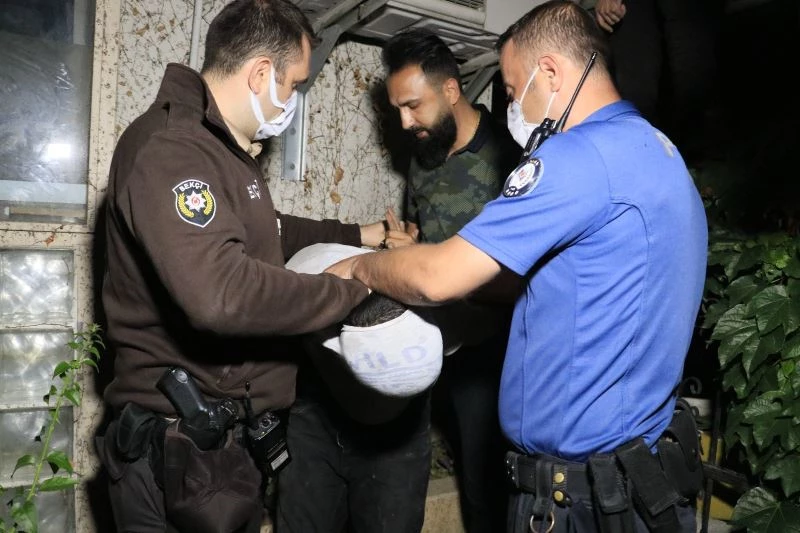 Klima hırsızı saklandığı kafenin bahçesinde yakalandı
