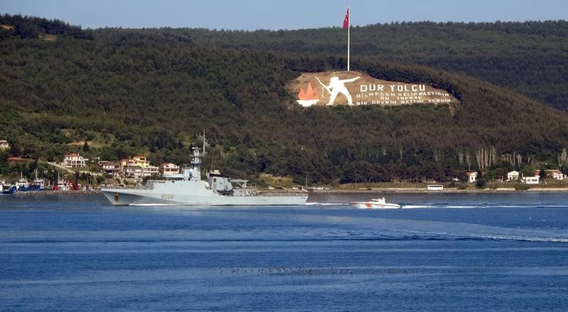 İngiliz savaş gemisi ’HMS Trent’ Çanakkale Boğazı’ndan geçti
