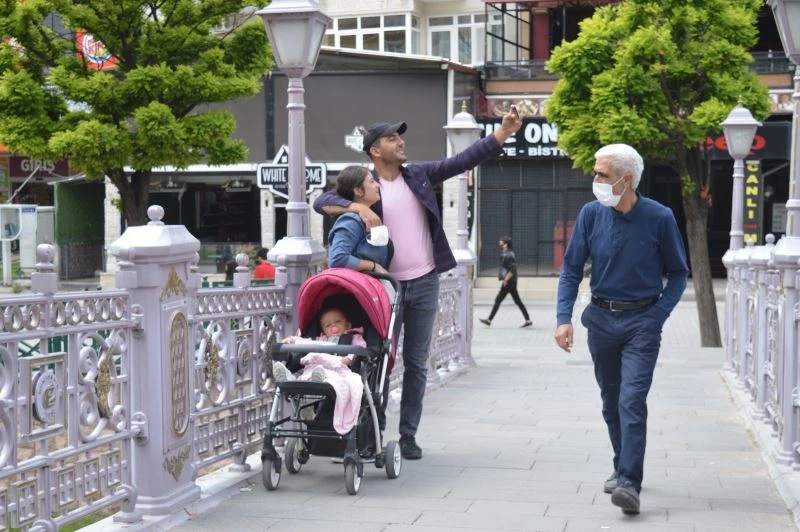 Kısıtlamasız ilk cumartesi günü Eskişehir cıvıl cıvıl
