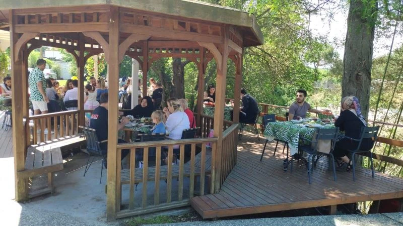 (Özel) Kısıtlamasız ilk cumartesi günü vatandaşlar kafeteryalara akın etti
