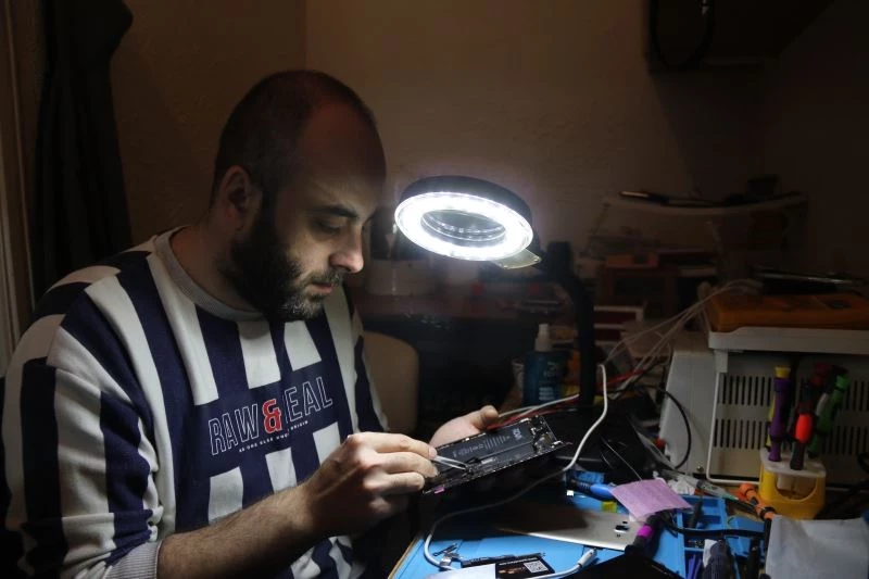 Talebe yetişmek için geç saatlere kadar çalışıyorlar
