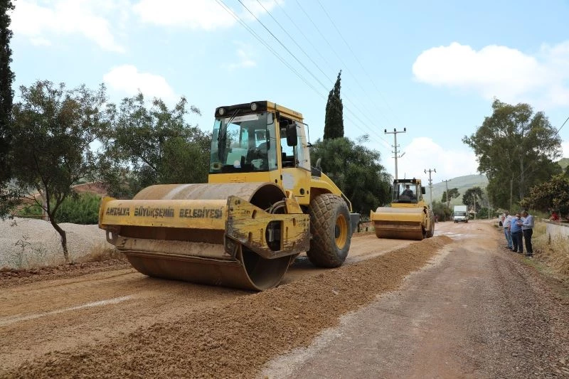 Büyükşehir 2021 asfalt sezonuna Beşikci’de başladı
