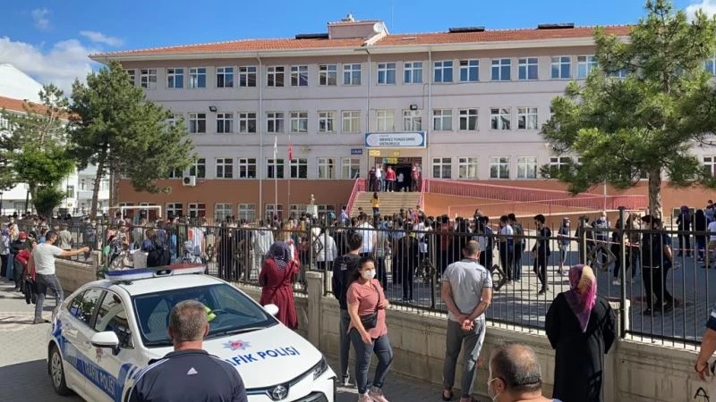 Liselere geçiş sınavı 1. oturumu başladı
