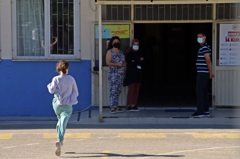 Antalya’da Liselere Geçiş Sistemi (LGS) sınavı heyecanı
