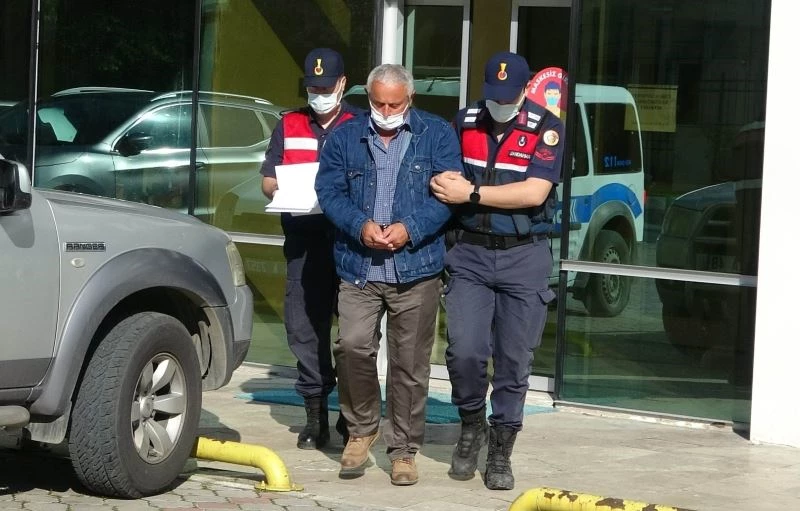 Tereyağ ve bisküvi kutusu içinde 12 tabanca ele geçti: 1 kişi tutuklandı
