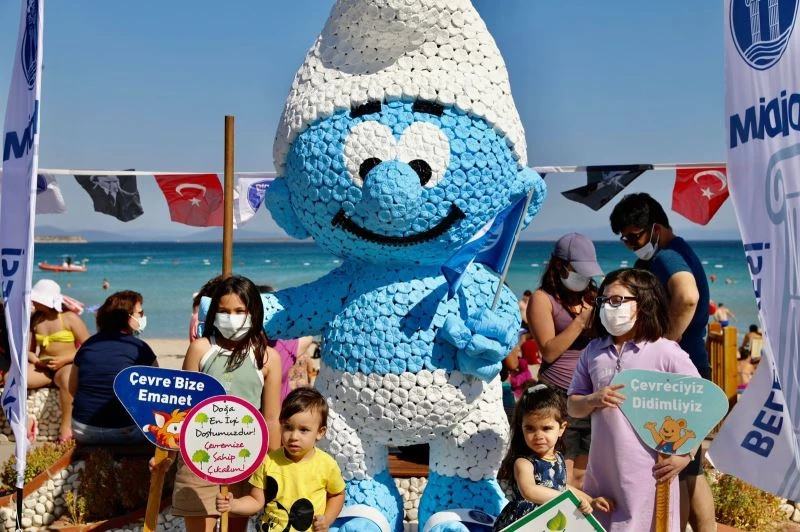 Atık pet şişeler sanat eserine dönüştü
