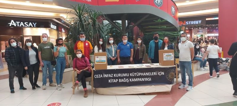 Kütahya Yeni Rotalar Doğa Yürüyüşleri Kulübü’nden kitap bağışı
